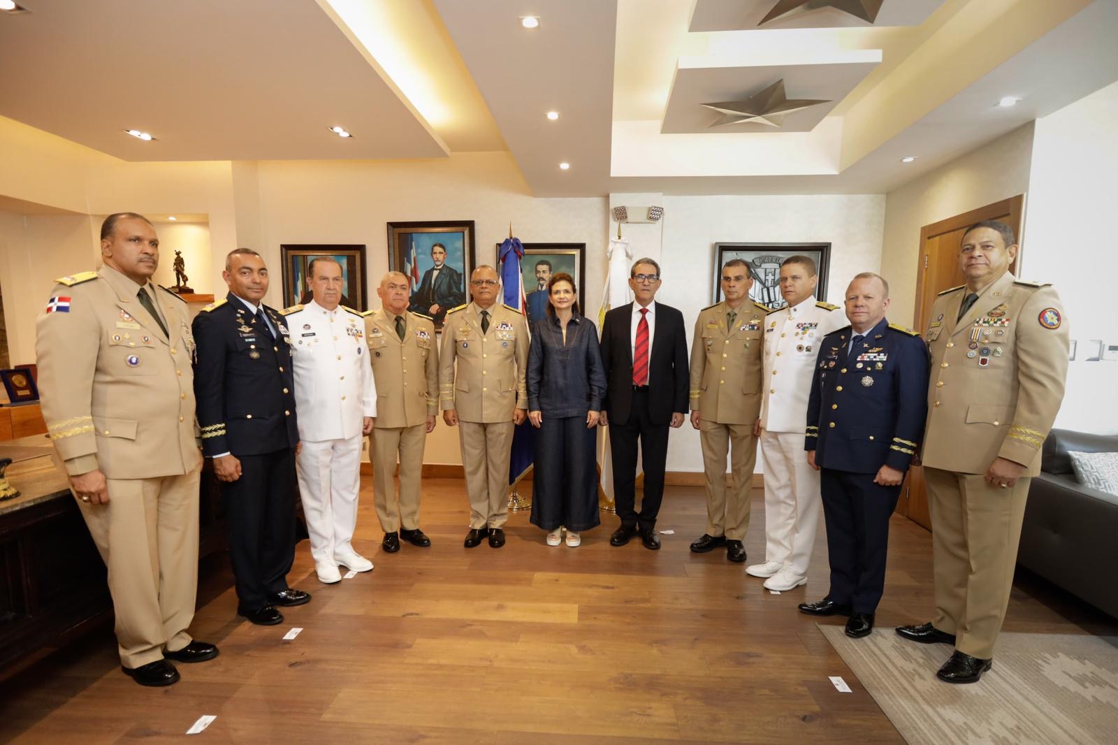 Raquel Peña posesiona a Carlos A. Fernández Onofre como nuevo Ministro de Defensa de la República Dominicana