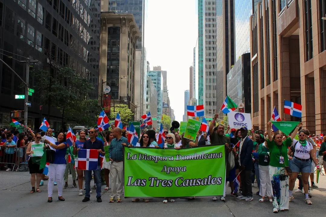 Diáspora dominicana en Nueva York alza su voz por los derechos de las mujeres en el Desfile Nacional Dominicano