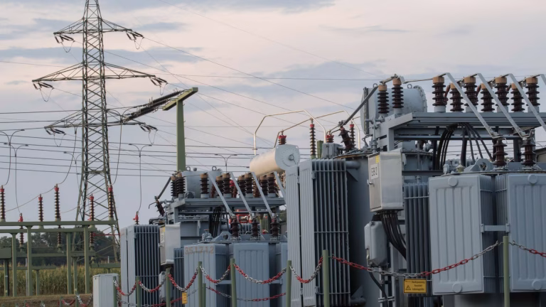 Creciente demanda por altas temperaturas expone graves fallas en la infraestructura del sistema eléctrico dominicano