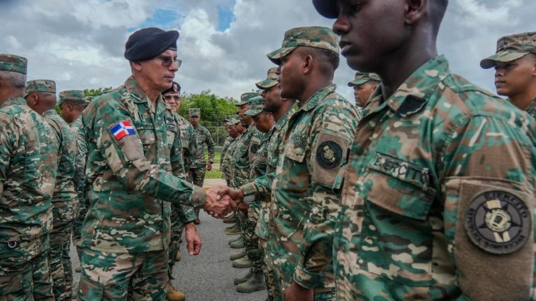 Comandante General del Ejército inspecciona unidades de la 6ta Brigada de Infantería para evaluar mejoras de infraestructura