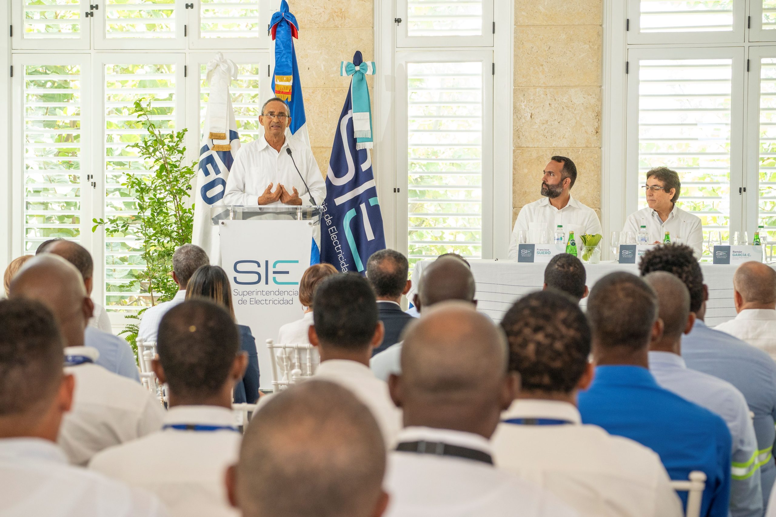 Superintendencia de Electricidad certifica a 15 colaboradores de Grupo Punta Cana en estándares energéticos