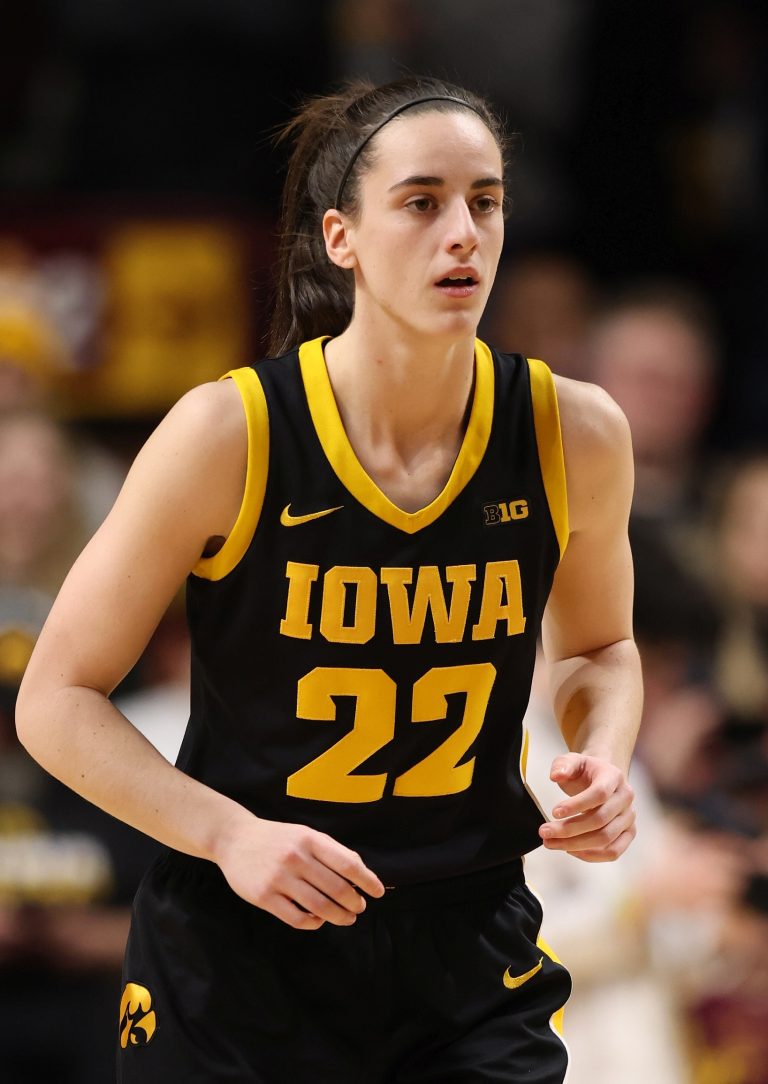Caitlin Clark rompe el récord de asistencias en la WNBA en su temporada debut