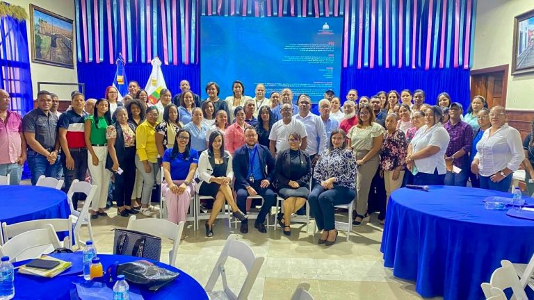 Contraloría General Capacita a Más de 2,000 Funcionarios Municipales para Mejorar la Gestión Pública