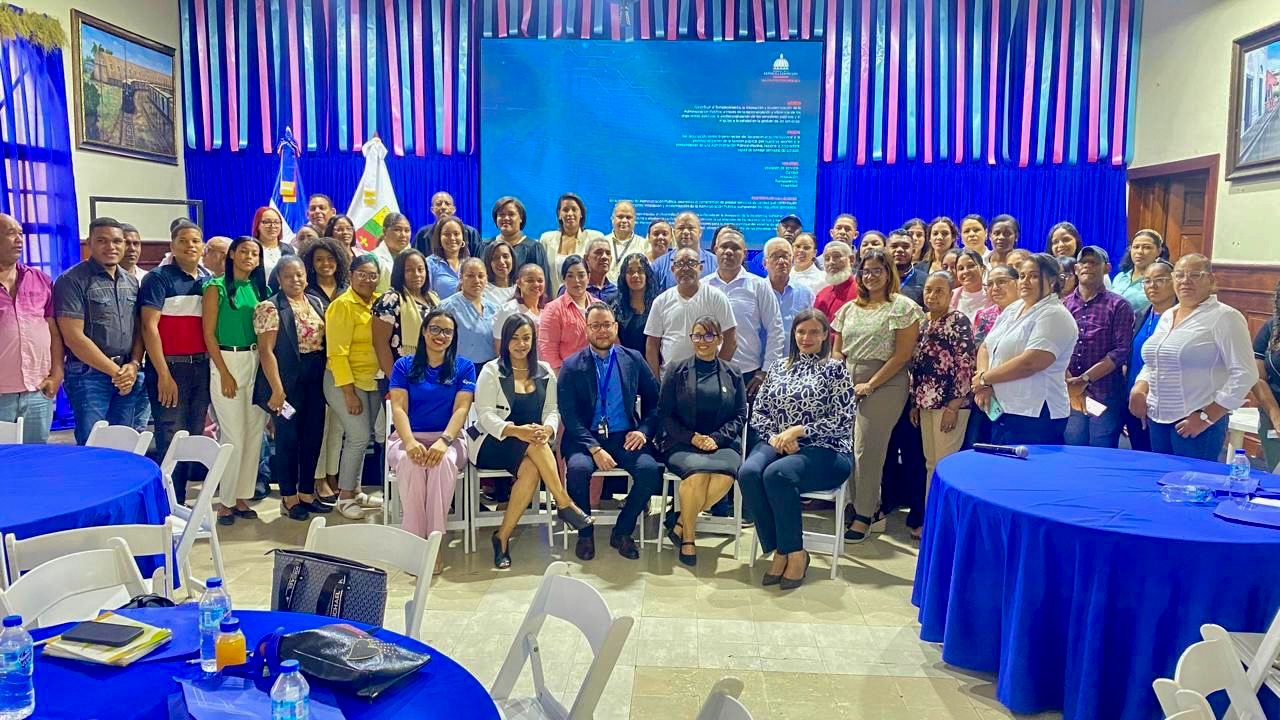 Contraloría General Capacita a Más de 2,000 Funcionarios Municipales para Mejorar la Gestión Pública