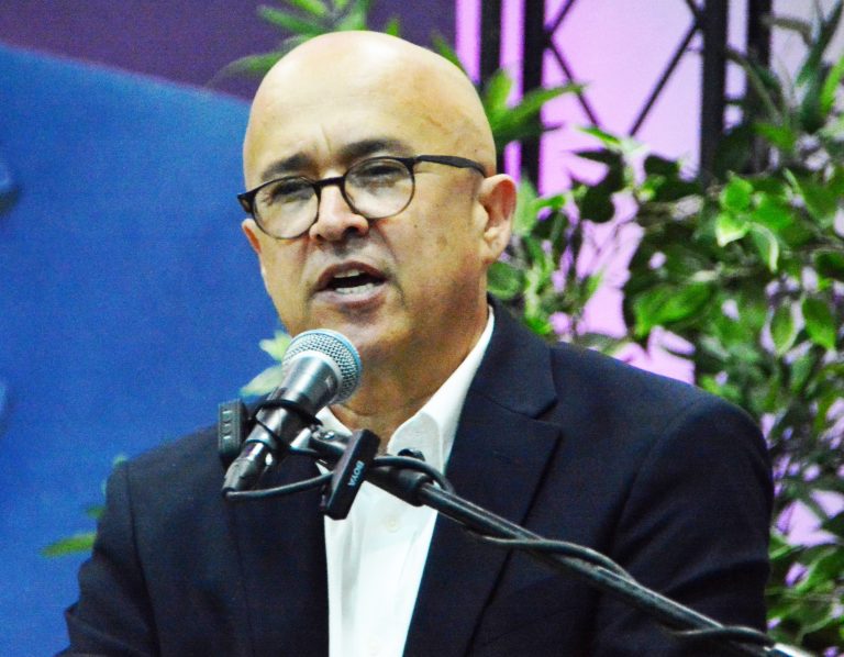Francisco Domínguez Brito rechaza propuesta de fusionar el MINERD con el MESCYT