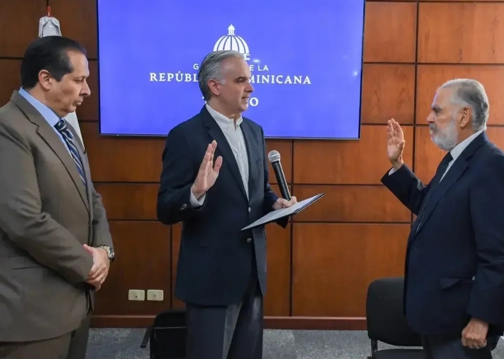 Miguel Ceara Hatton Asume como Superintendente de Salud y Riesgos Laborales con Enfoque en Mejora de la Protección Sanitaria y Transparencia