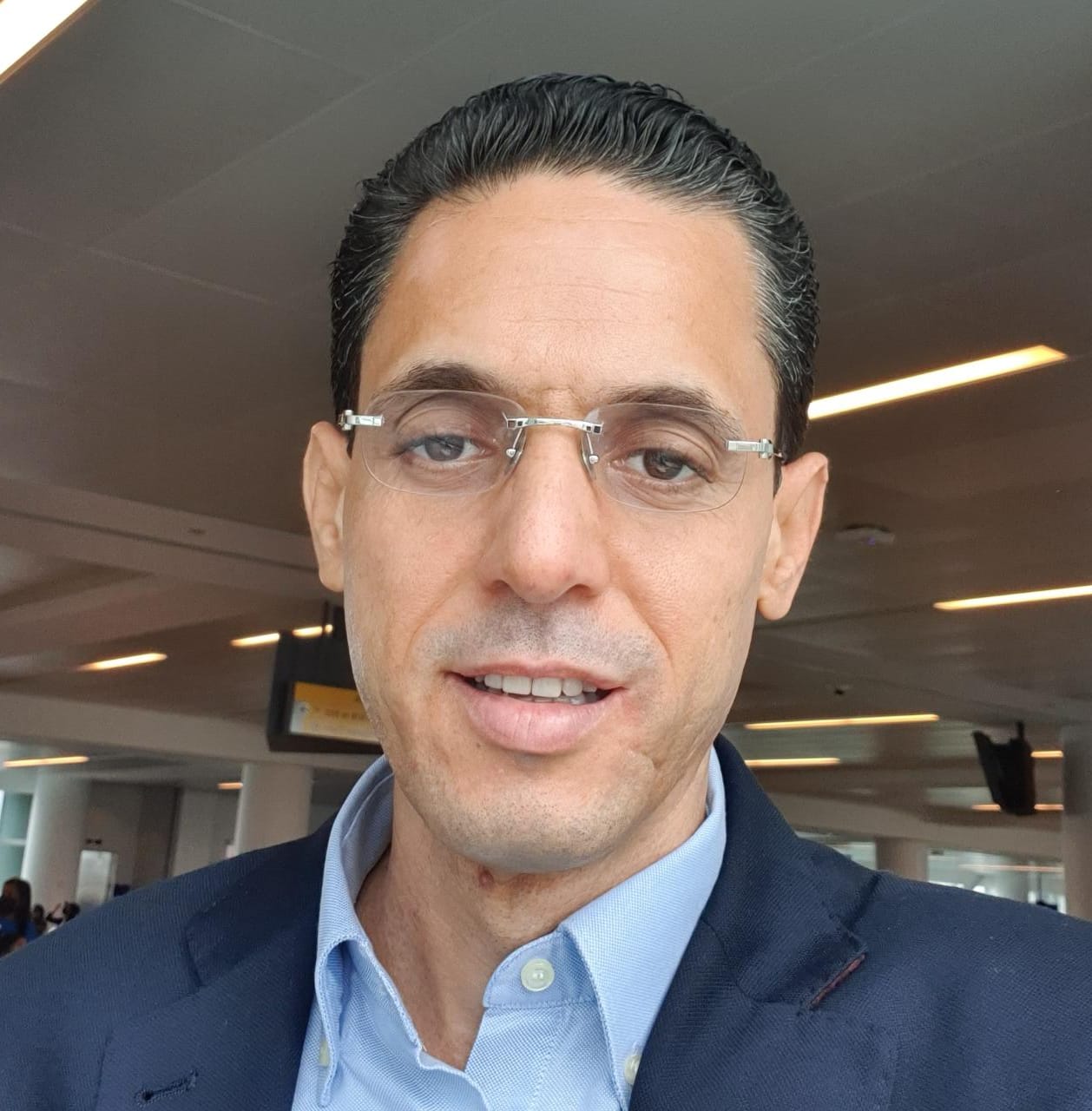 Ex Superintendente Juan Gómez Advierte Sobre Crisis en el Sector Eléctrico Dominicano