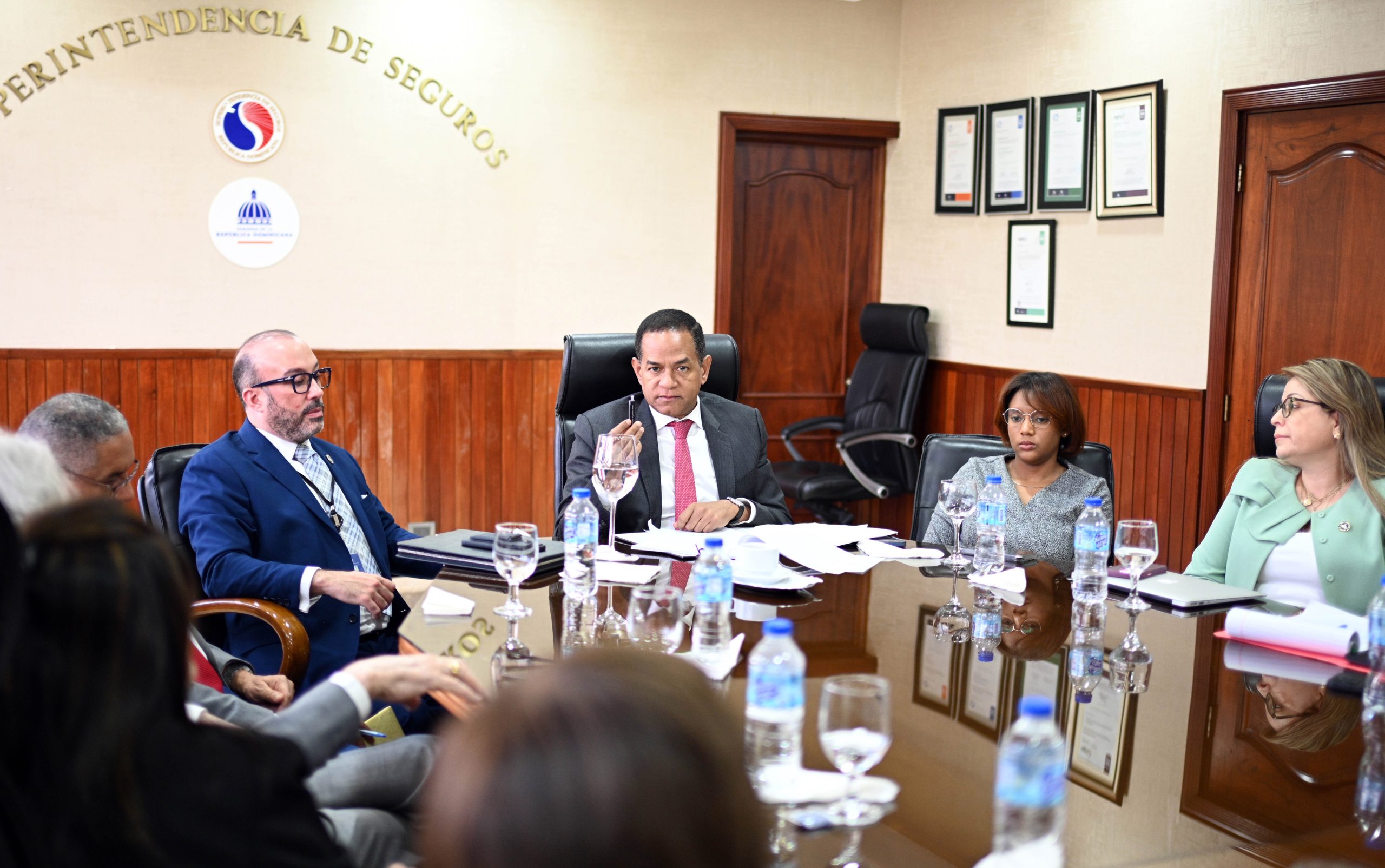 Superintendente de Seguros Julio César Valentín fortalece lazos con la Cámara Dominicana de Aseguradores y Reaseguradores (CADOAR)