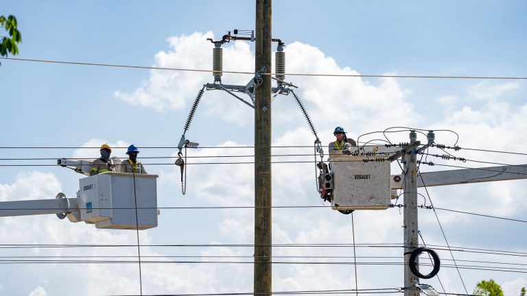 ETED realizó trabajos de interconexión para mejorar el sistema de transmisión en el Cibao Central