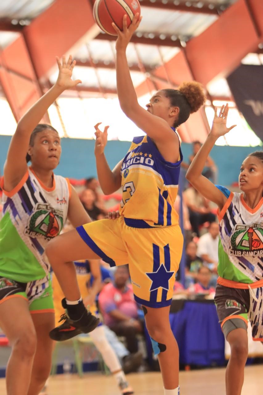 Mauricio Báez asegura su pase a la final del Torneo de Baloncesto Superior Femenino del Distrito Nacional tras aplastar al club San Carlos 82-34