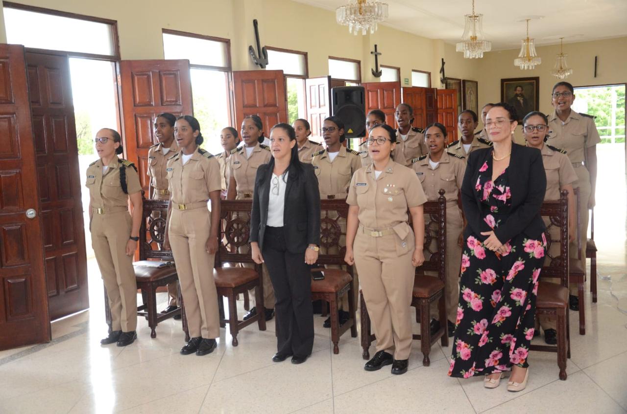 La Armada de República Dominicana culmina con éxito la charla “Fortaleza en la Transición: Estrategias para la Adaptación Militar”