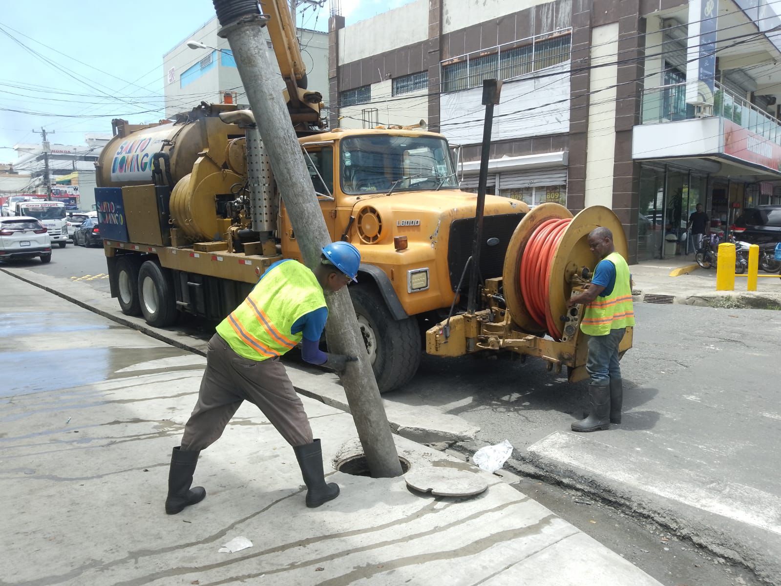 Alcaldía del Distrito Nacional Intensifica Operativos de Limpieza para Mitigar Efectos de las Lluvias