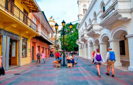 Unión de Juntas de Vecinos y la Asociación de Bares de la Zona Colonial (Abzocol) resaltan la efectividad del Plan de Seguridad en Ciudad Colonial