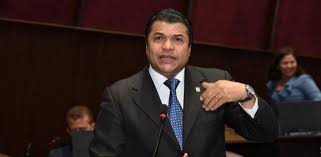 Hoy Vence El Plazo Para Presentar Declaraciones Juradas Entre los principales reclamos de los senadores y diputados está la solicitud de copias de las cédulas de familiares, copias de cada hoja del pasaporte y estados bancarios. Este fin de semana, varios legisladores acudieron al organismo para formalizar la presentación de sus bienes, aunque la asistencia ha sido baja: hasta las 6:00 p.m. de ayer, solo 48 diputados y cinco senadores habían completado el trámite. Poca asistencia Hoy Vence El Plazo Para Presentar Declaraciones Juradas