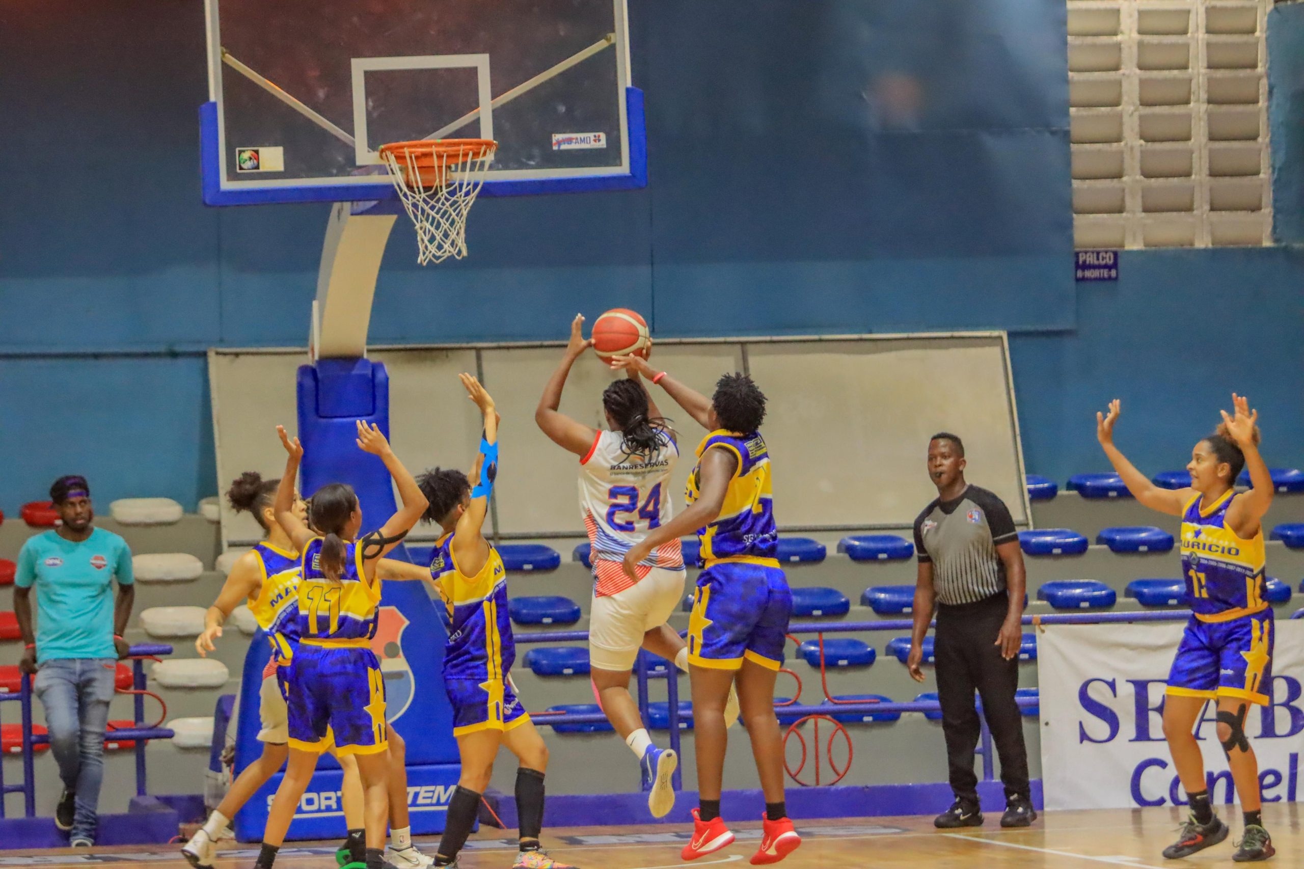 San Lázaro toma la delantera en la final del Torneo de Baloncesto Superior Femenino del Distrito Nacional