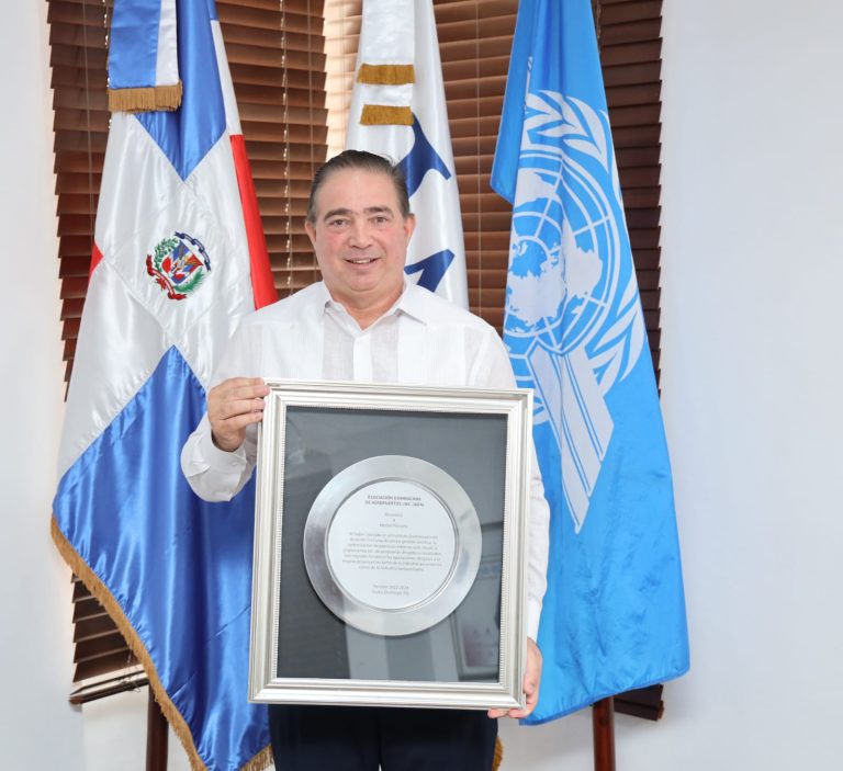 Héctor Porcella es reconocido por su liderazgo en la aviación civil dominicana