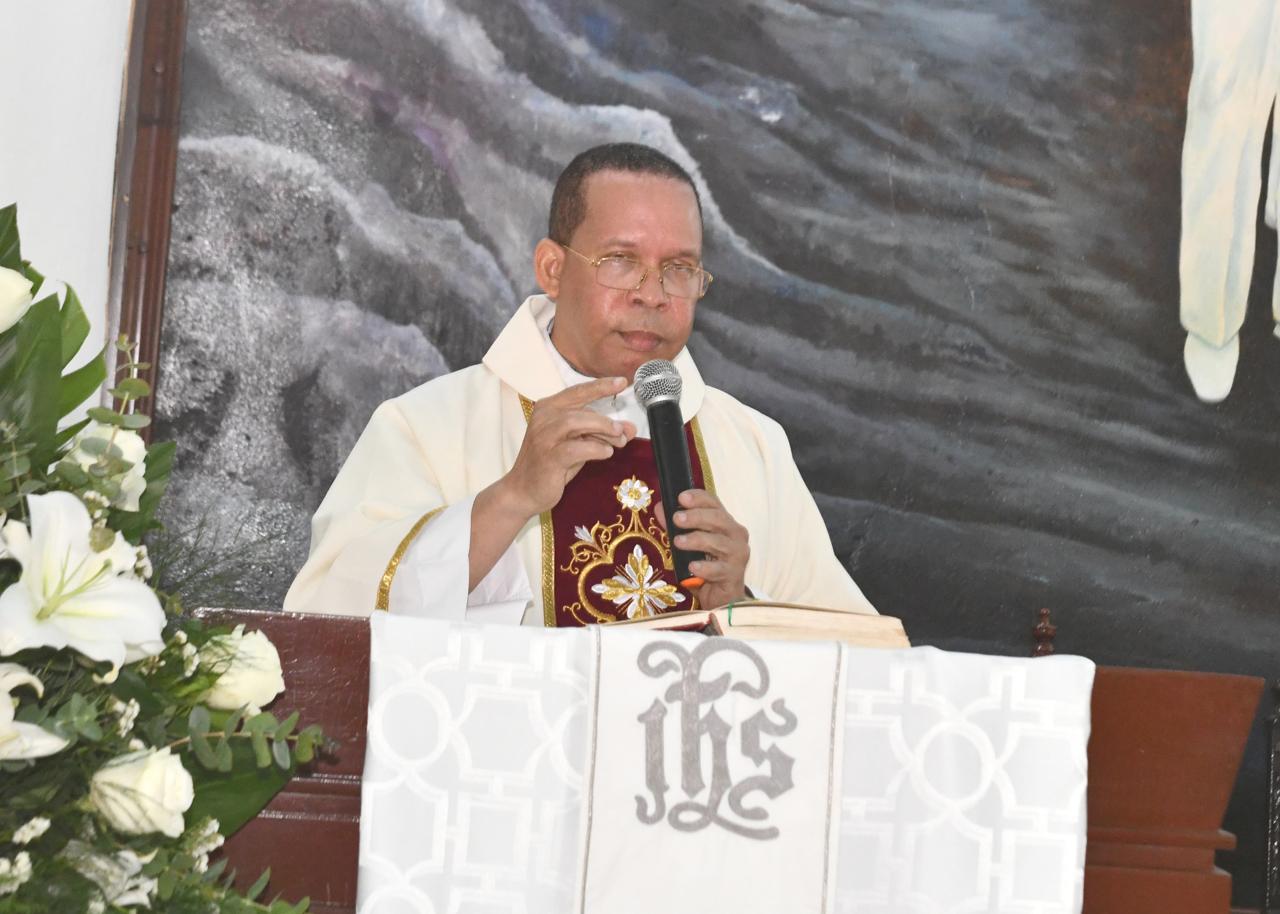 La Armada de República Dominicana celebra misa de acción de gracias en solemne acto litúrgico