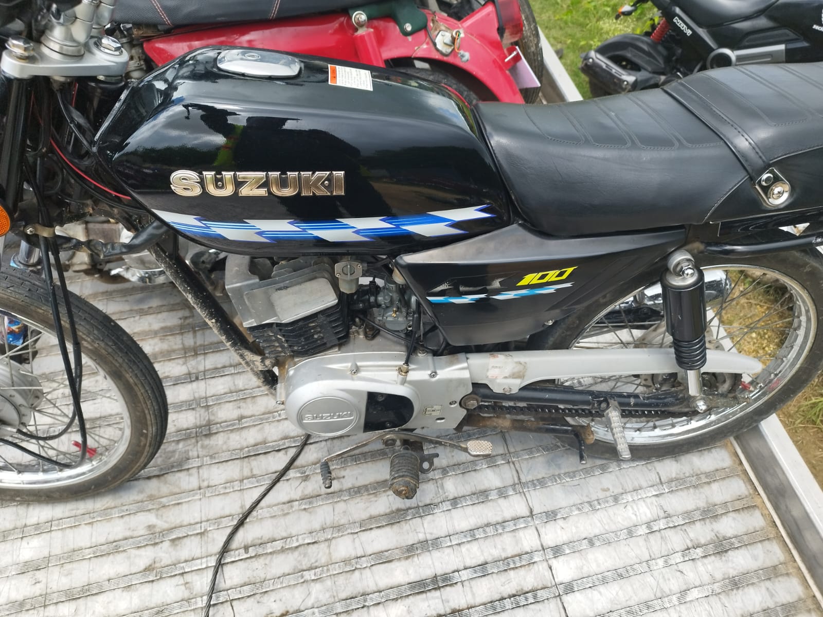 Policía Nacional recupera 31 motocicletas, dos vehículos y una retroexcavadora en operativos relámpago