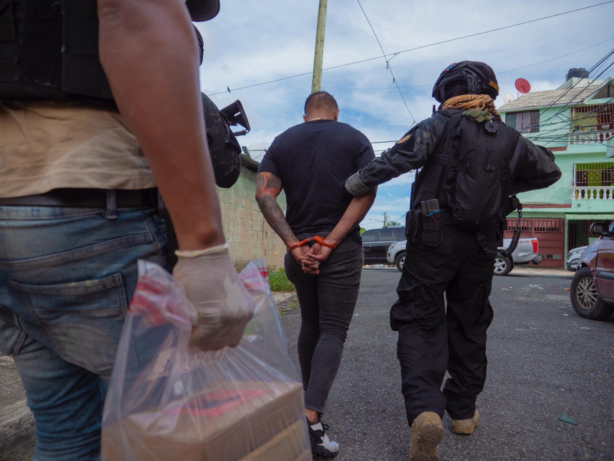DNCD y Ministerio Público incautan más de 20,000 gramos de drogas en operativos simultáneos en Villa Mella