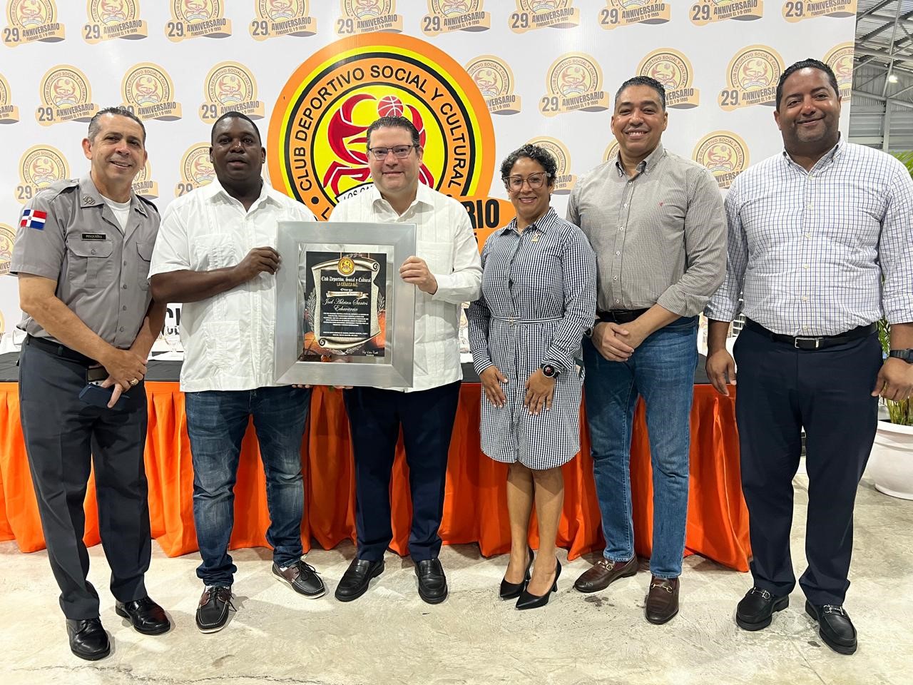 Club La Ciénaga celebra su 29 aniversario con reconocimiento a Eduardo Sanz Lovatón y actividades deportivas para niños y jóvenes