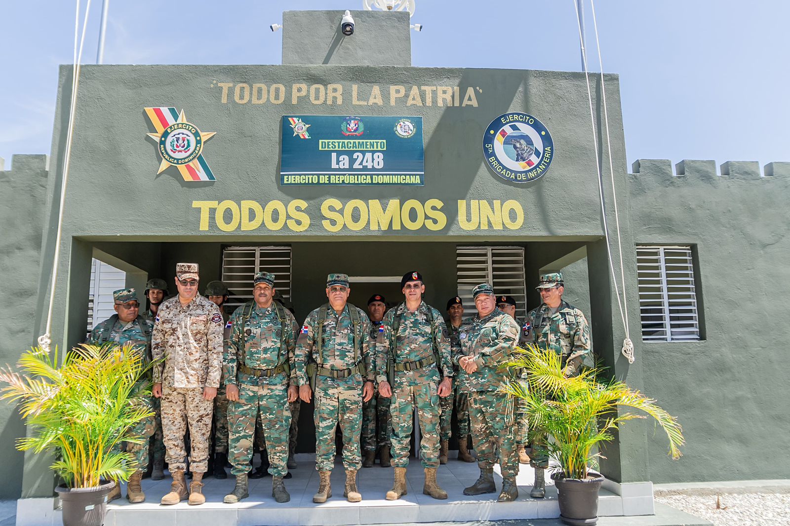 Ministro de Defensa supervisa avances de la verja perimetral inteligente en la frontera domínico-haitiana