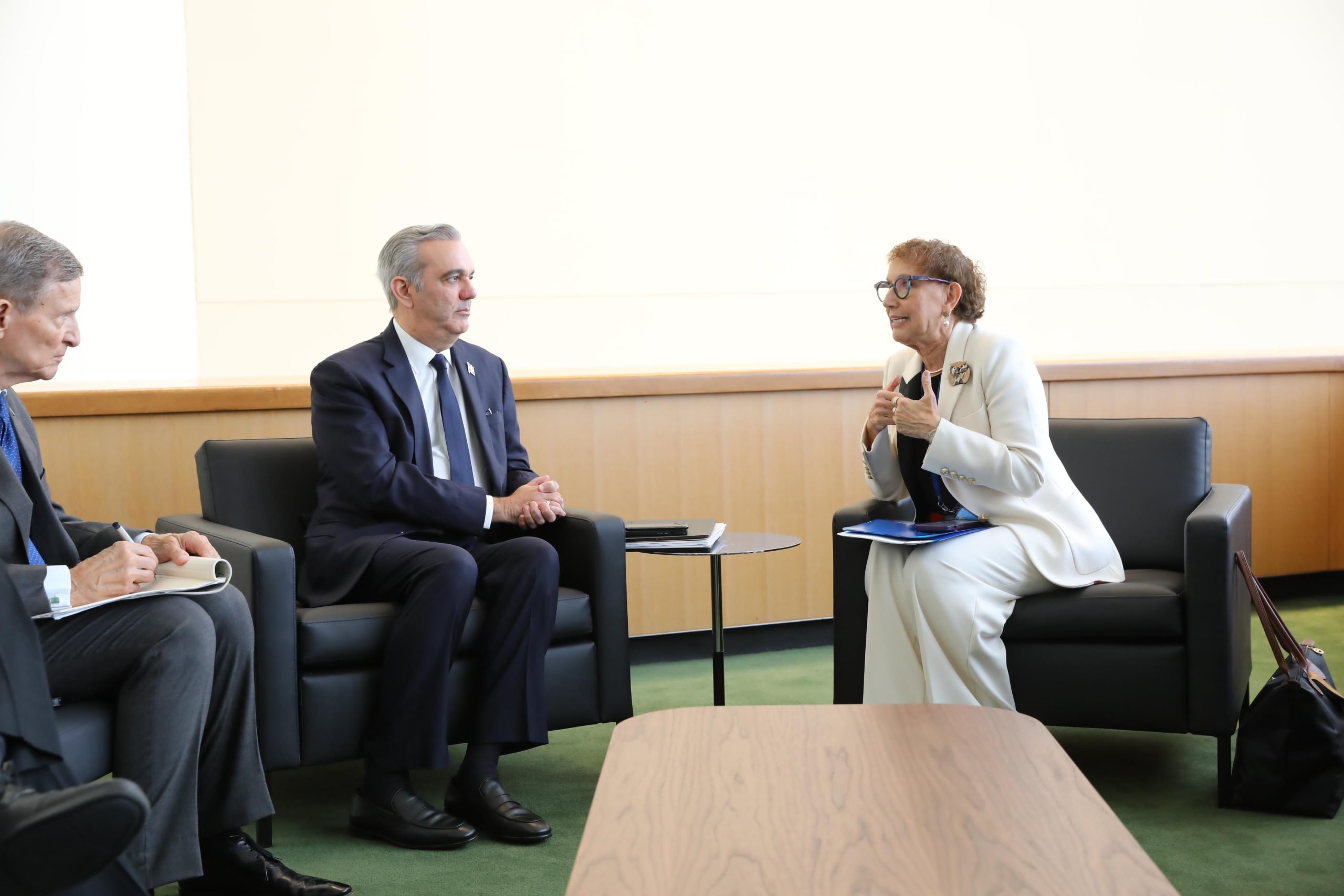 Luis Abinader Realiza Reuniones Bilaterales en Nueva York con Líderes Internacionales