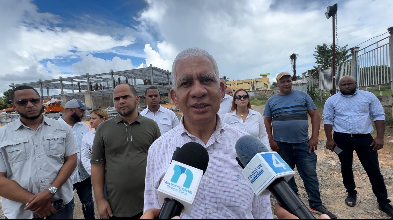 Ricardo de los Santos destaca mejoras significativas en el presupuesto de Sánchez Ramírez para 2025