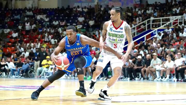 El Club Mauricio Báez se Consagra como el Primer Equipo con Cinco Victorias en el 48 Torneo de Basket Superior del Distrito Nacional