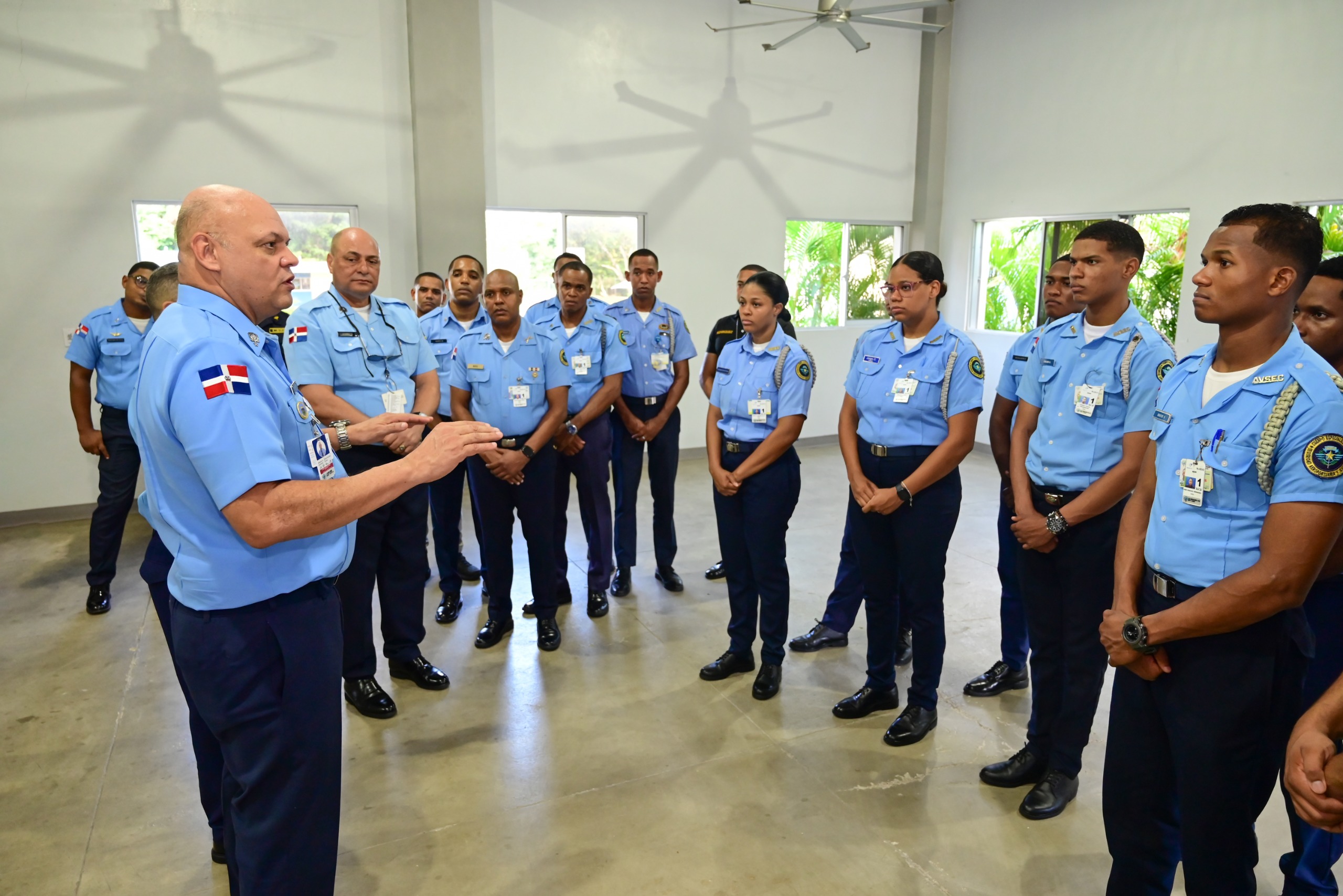 El CESAC refuerza la seguridad en aeropuertos del norte y apoya a sus colaboradores con iniciativa social