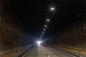 Fallos en el sistema de iluminación del túnel de Las Américas generan peligro y caos vehicular