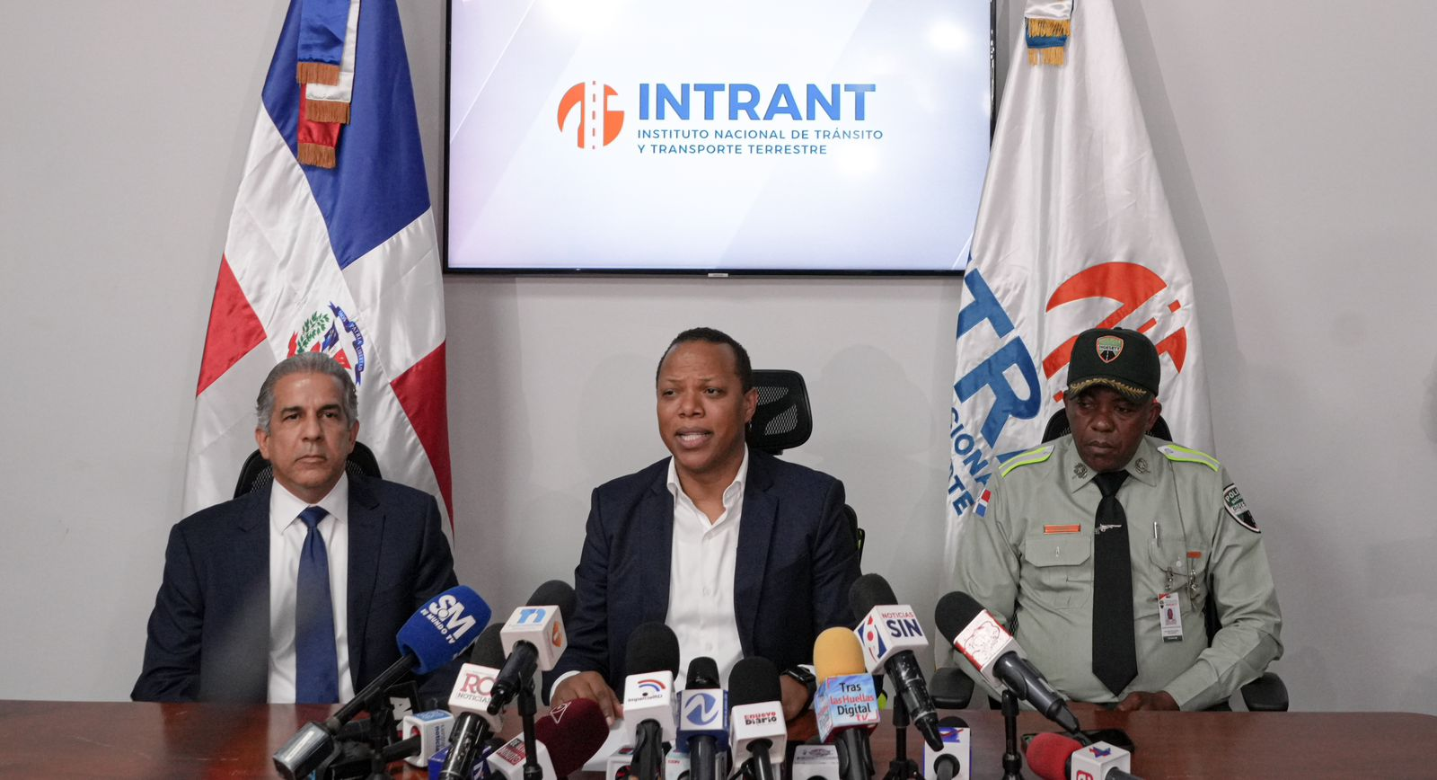 INTRANT Interviene Sistema Semafórico del Distrito Nacional Tras Incumplimiento de Transcore Latam SRL