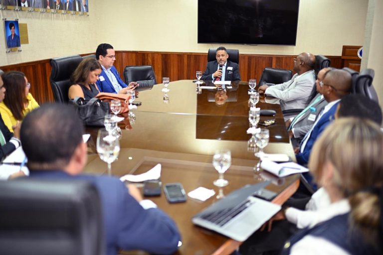 Superintendente de Seguros y ANAPROSE acuerdan política de 'puertas abiertas' para impulsar transparencia y eficiencia en el sector asegurador