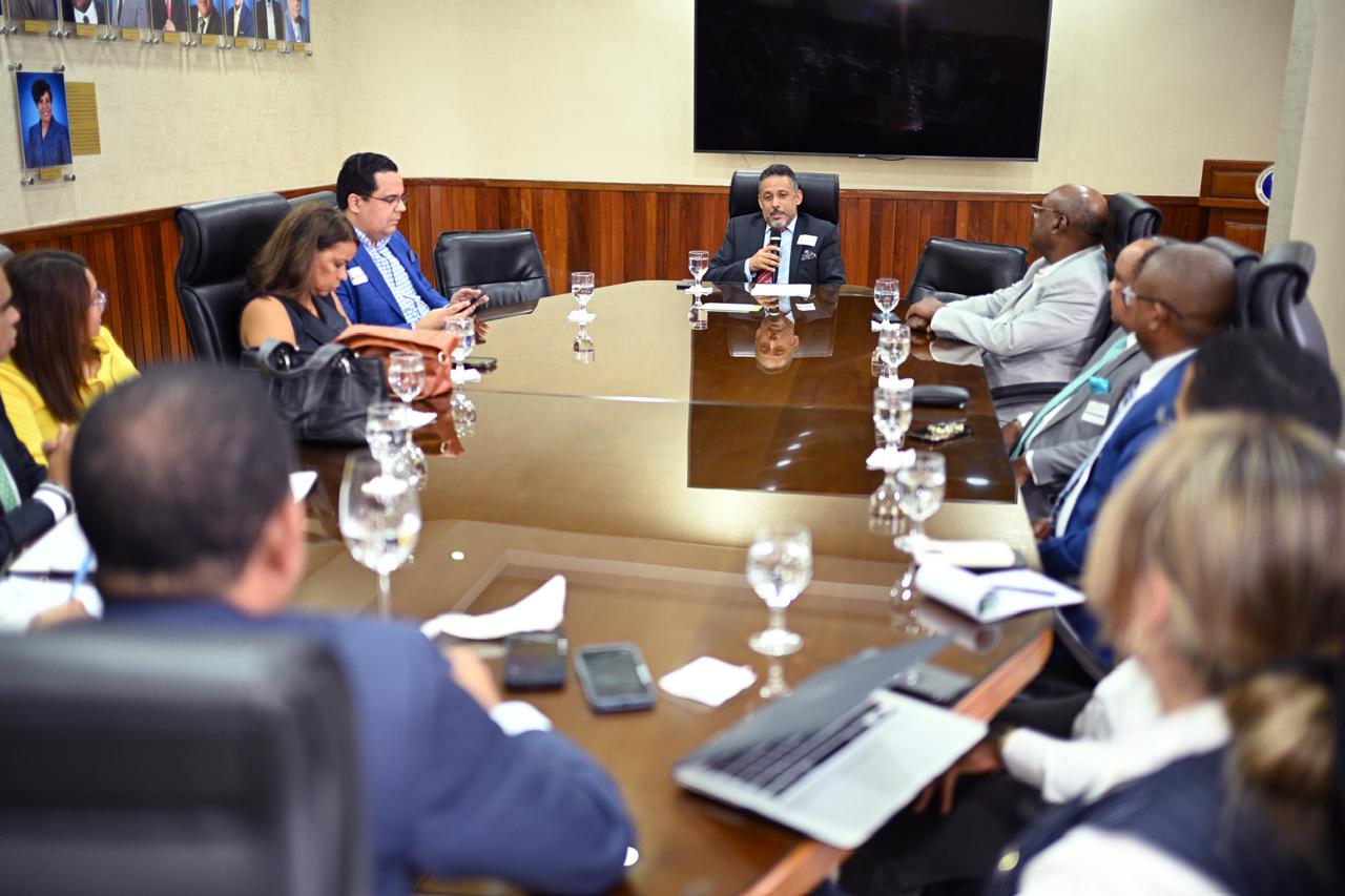 Superintendente de Seguros y ANAPROSE acuerdan política de 'puertas abiertas' para impulsar transparencia y eficiencia en el sector asegurador