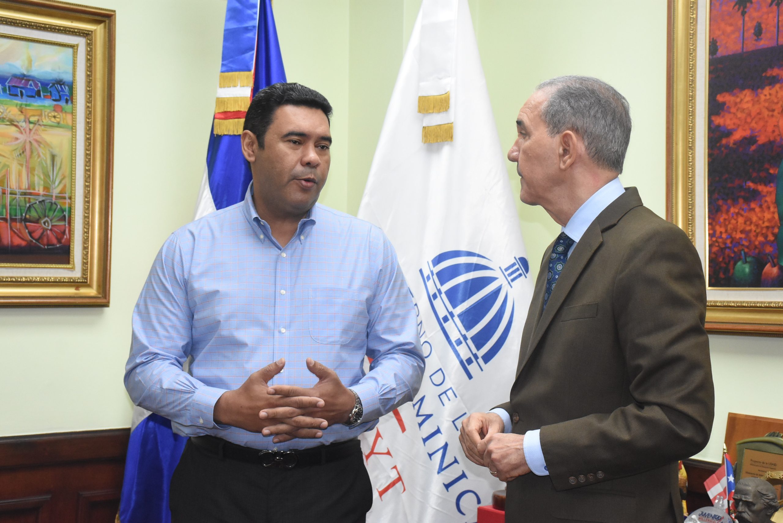 MINISTRO DE EDUCACIÓN SUPERIOR REUNE CON SENADOR PARA FORTALECER EL SISTEMA EDUCATIVO SUPERIOR