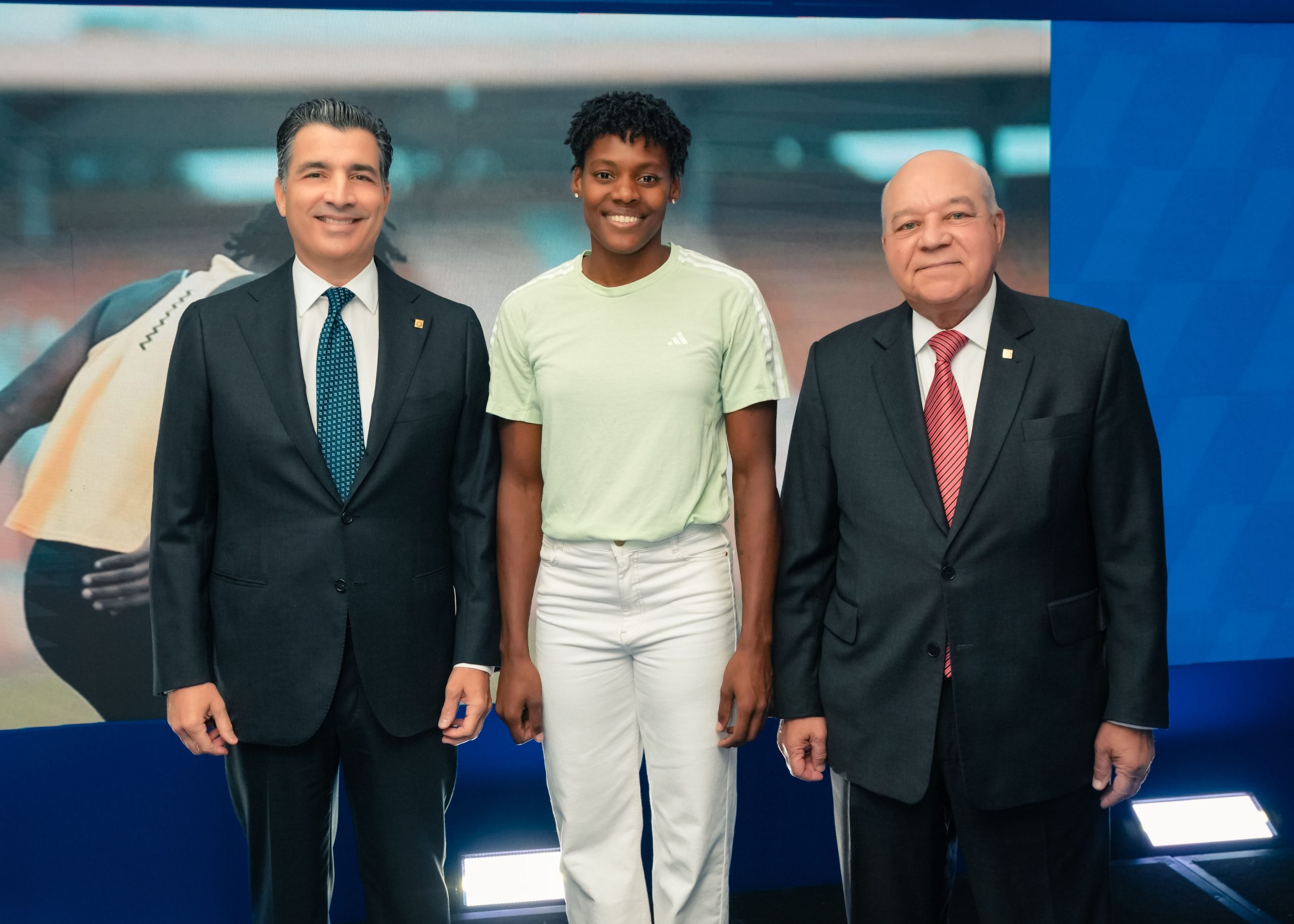 El Banco Popular Dominicano celebra logros deportivos de Marileidy Paulino en un conversatorio con más de 300 colaboradores y clientes