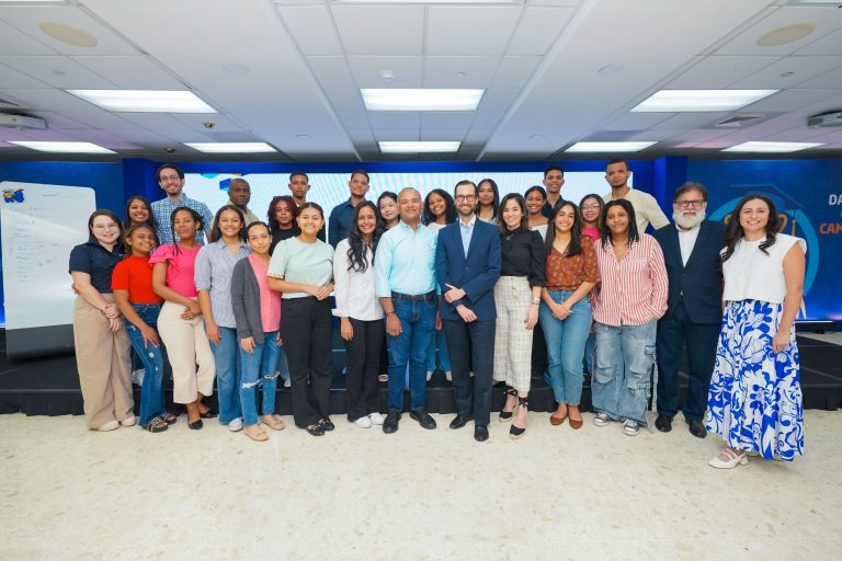Banco Popular Impulsa Habilidades Financieras y Emprendimiento a Través de Su Programa de Becas Excelencia Popular