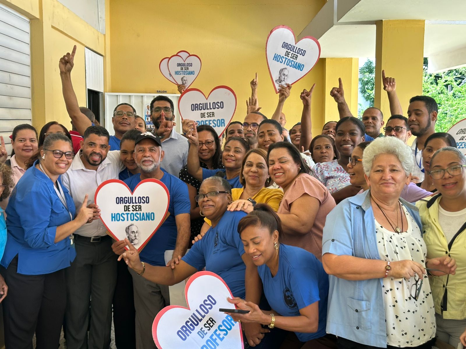 La Corriente Magisterial Eugenio María de Hostos respalda la candidatura de Eduardo Hidalgo a la presidencia de la ADP, asegurando la defensa del sistema educativo