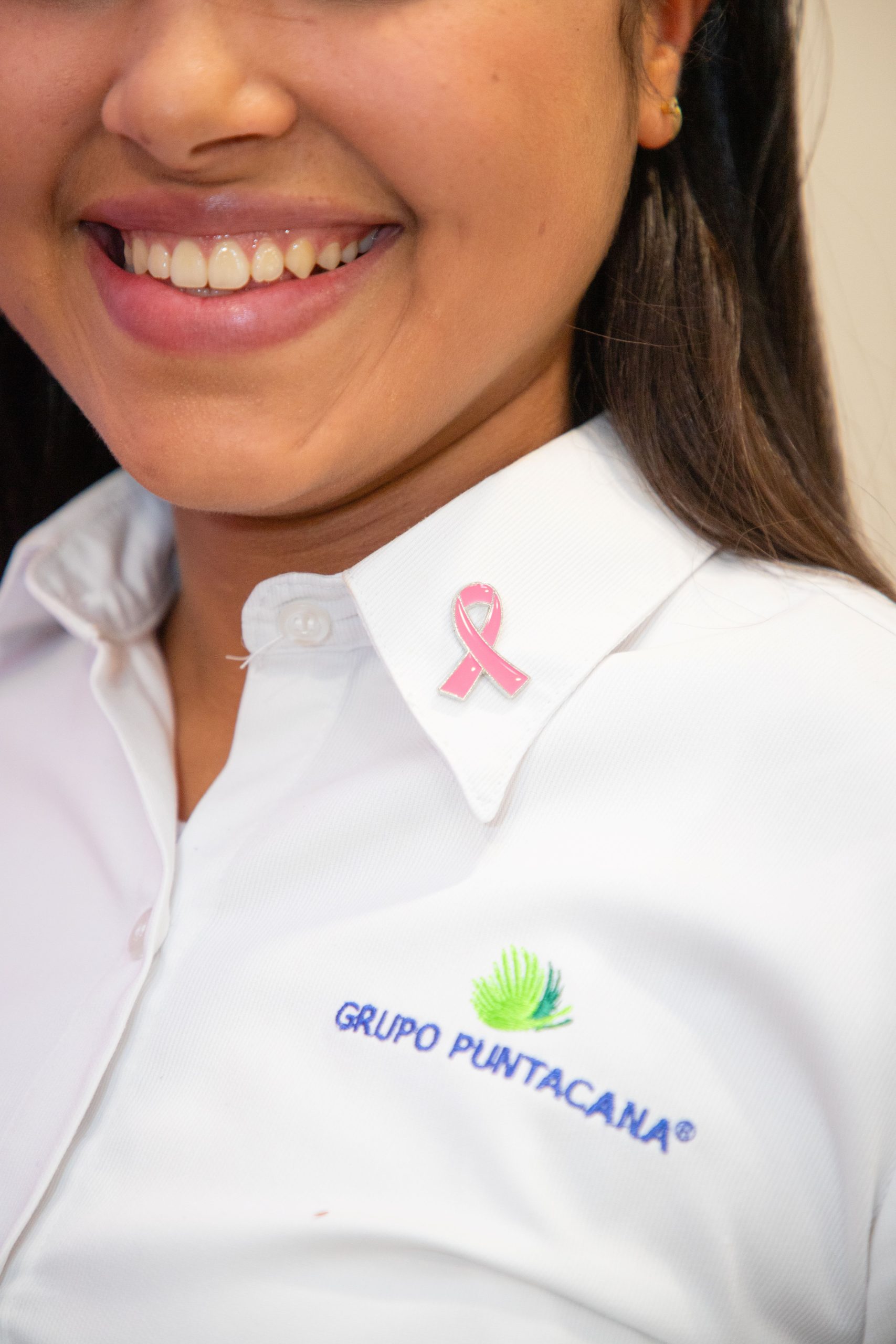 Grupo Puntacana Celebra el Mes de Sensibilización sobre el Cáncer de Mamá con la Campaña “Bienestar se Viste de Rosa”