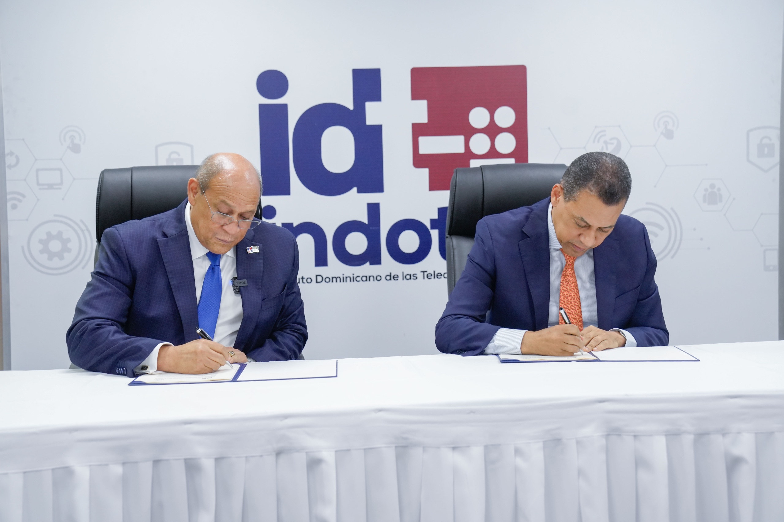 INFOTEP e INDOTEL firman Convenio para Promover la “Alfabetización Digital” en la Policía Nacional