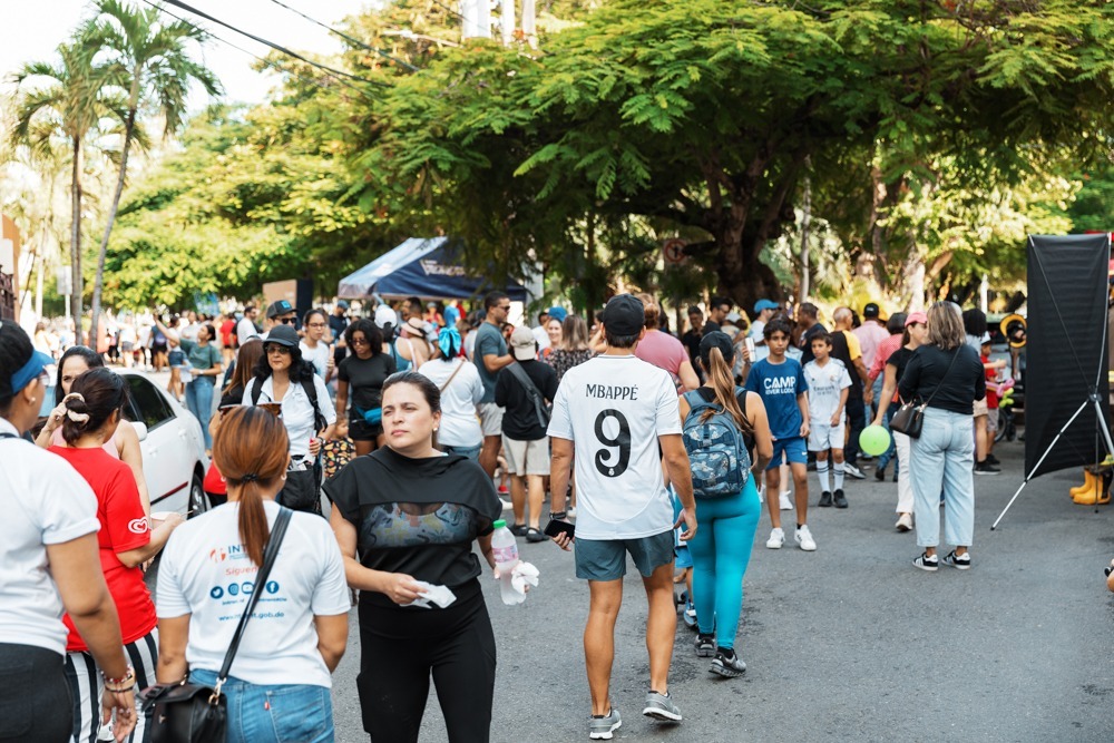 Naco Peatonal transforma las calles en un festín de alegría y actividades familiares en Santo Domingo