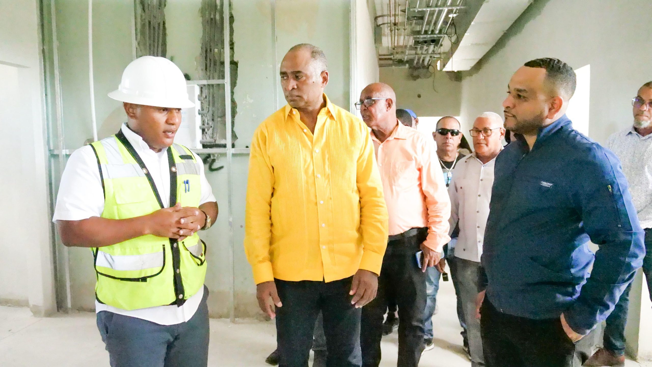 Senador Julito Fulcar Encarnación supervisa avances en el remozamiento del Hospital Nuestra Señora de Regla en Peravia