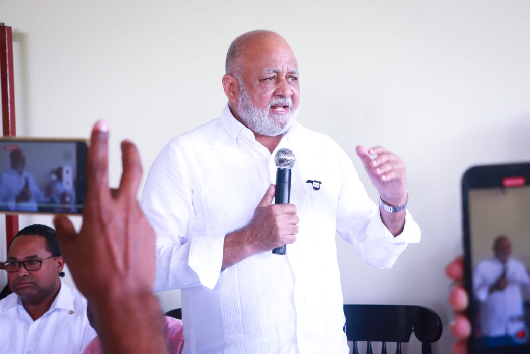 Roberto Fulcar llama a perremeistas a cuidar el PRM y proteger su gobierno en Villa Tapia