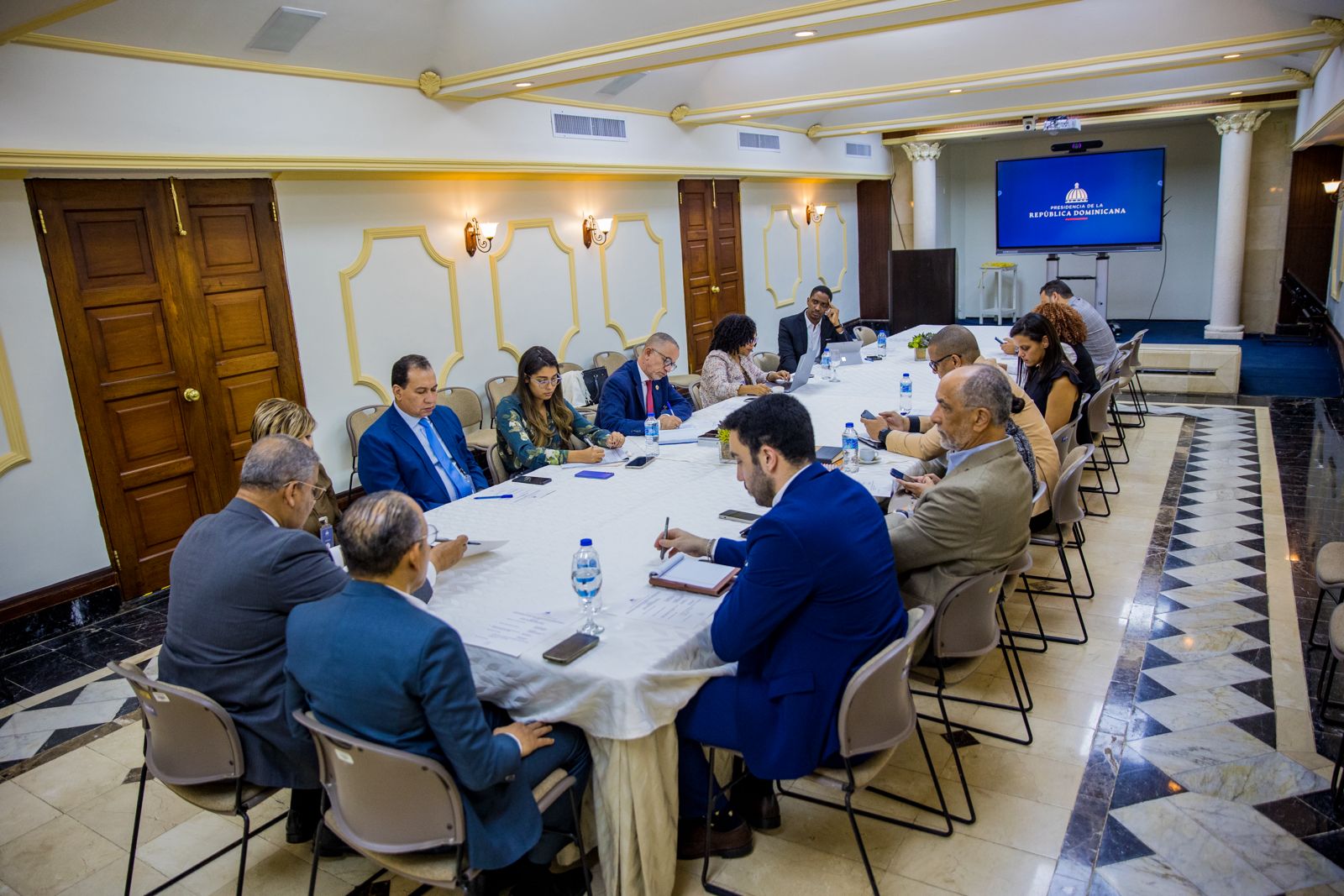 Se Conforma Equipo de Coordinación para Reestructuración de Órganos Públicos y Ejecución de Fusiones Anunciadas