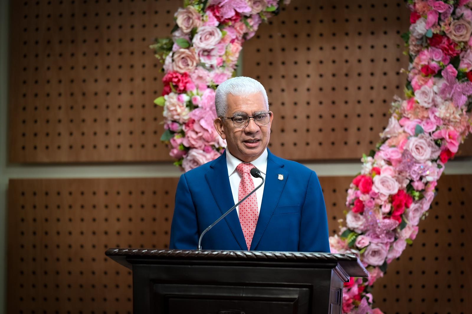 Ricardo de los Santos Encabeza Charla sobre Detección Temprana de Cáncer de Mama en el Senado
