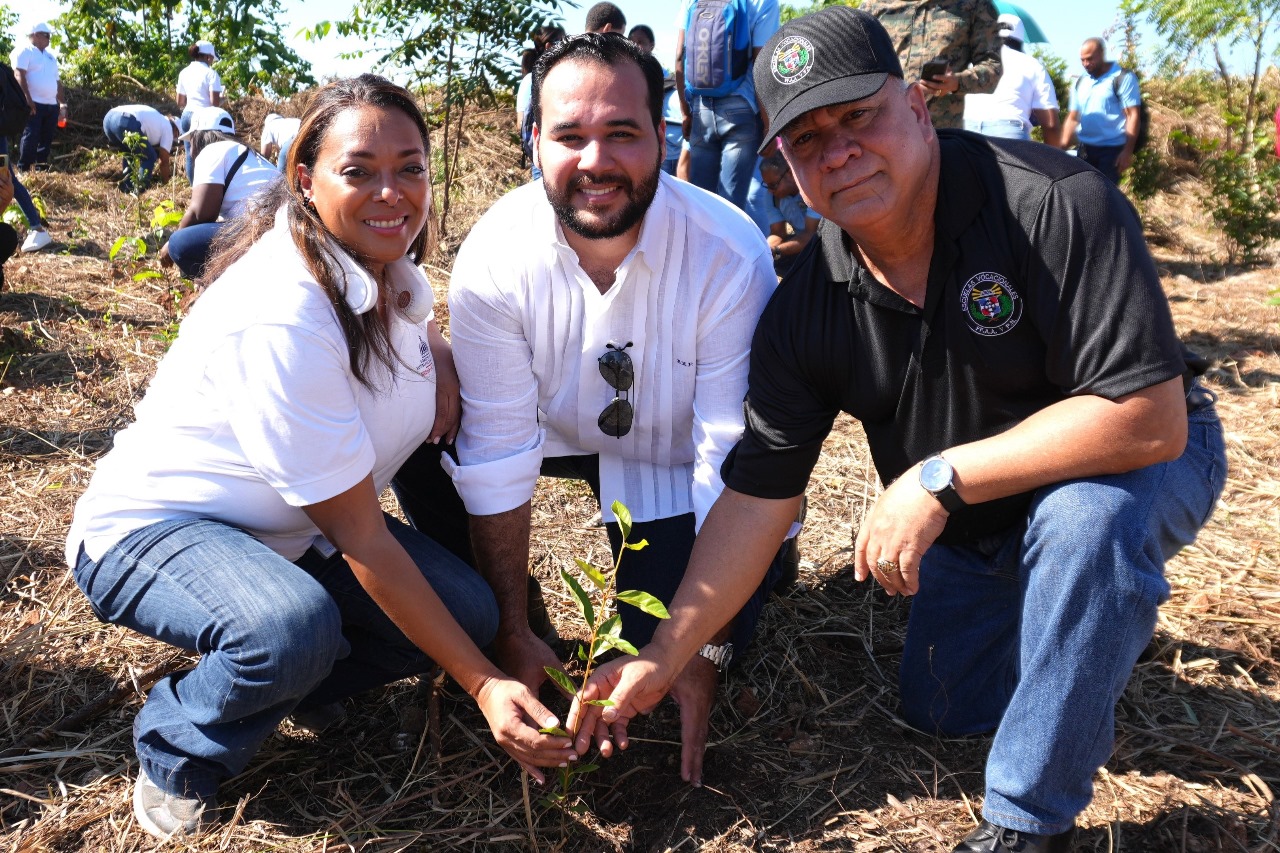 DIGEV Lanza Jornada de Siembra en Santo Domingo Este por el Mes de la Reforestación