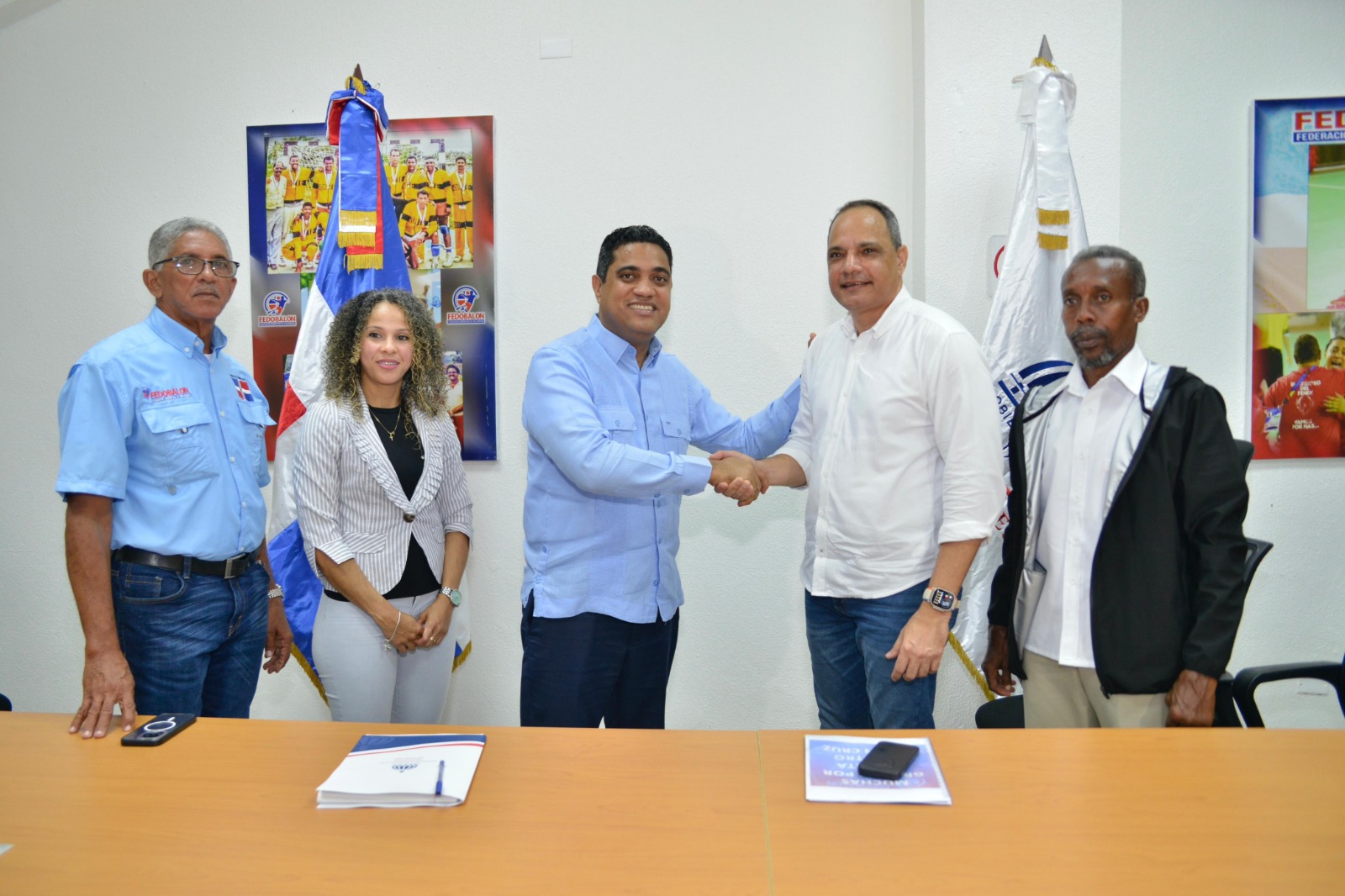 El Ministro de Deportes Kelvin Cruz impulsa el desarrollo deportivo con visitas a diversas federaciones