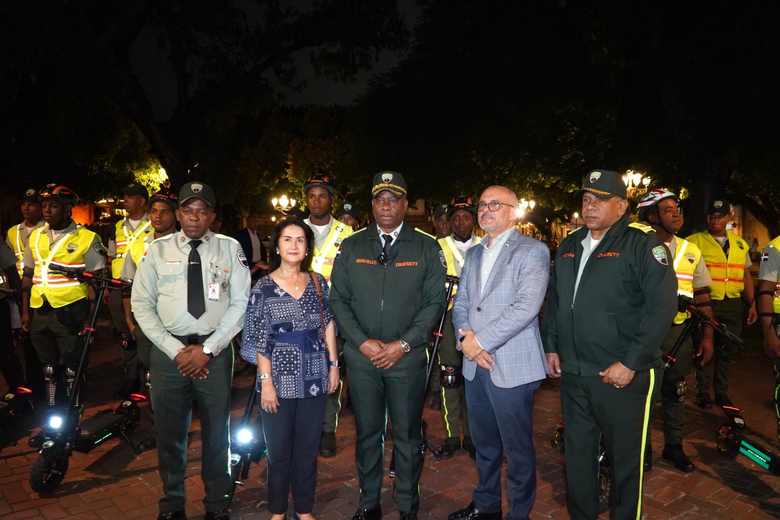 DIGESETT implementa agentes en patinetas eléctricas para mejorar la movilidad en la Zona Colonial