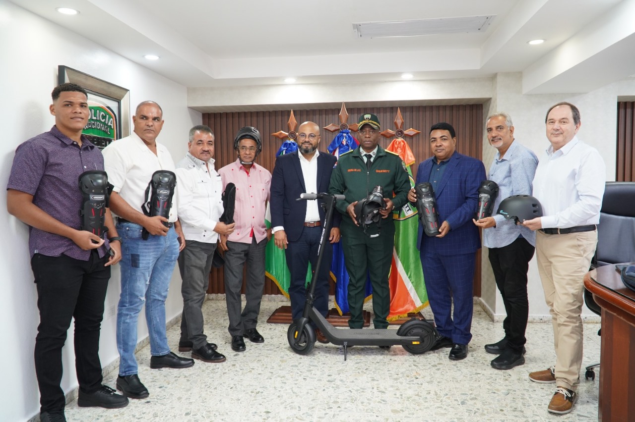 CNTU dona patinetas para la seguridad vial en encuentro con la DIGESETT