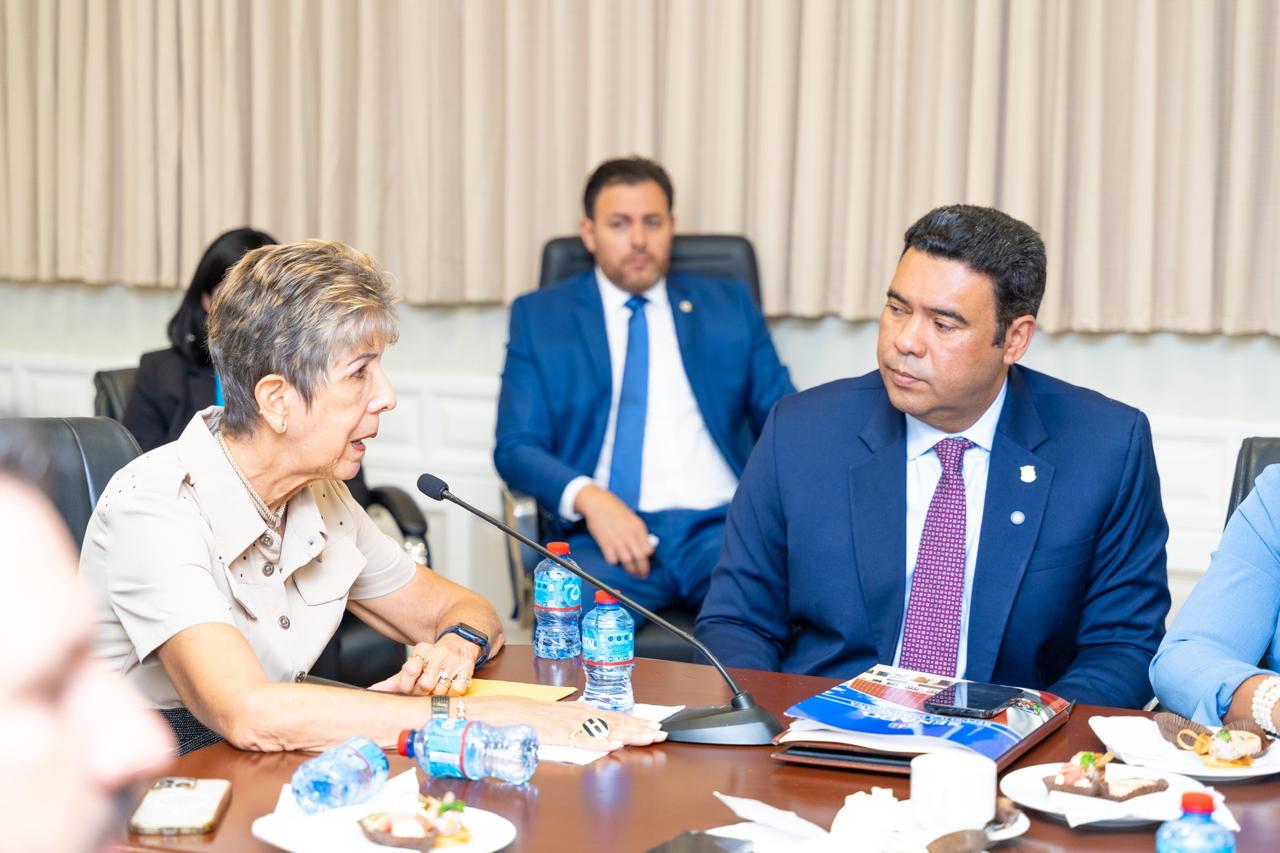 Diálogo Crucial por la Industria Turística: Senador Rafael B. Duluc se Reúne con Empresarios de la Zona Este