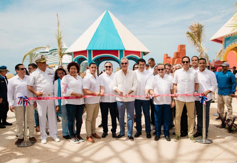 Presidente Abinader Destaca el Impulso del Turismo de Cruceros en Pedernales